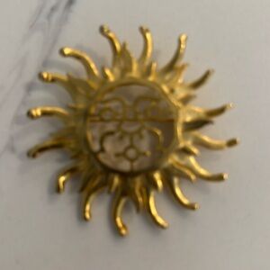 Decorative pin